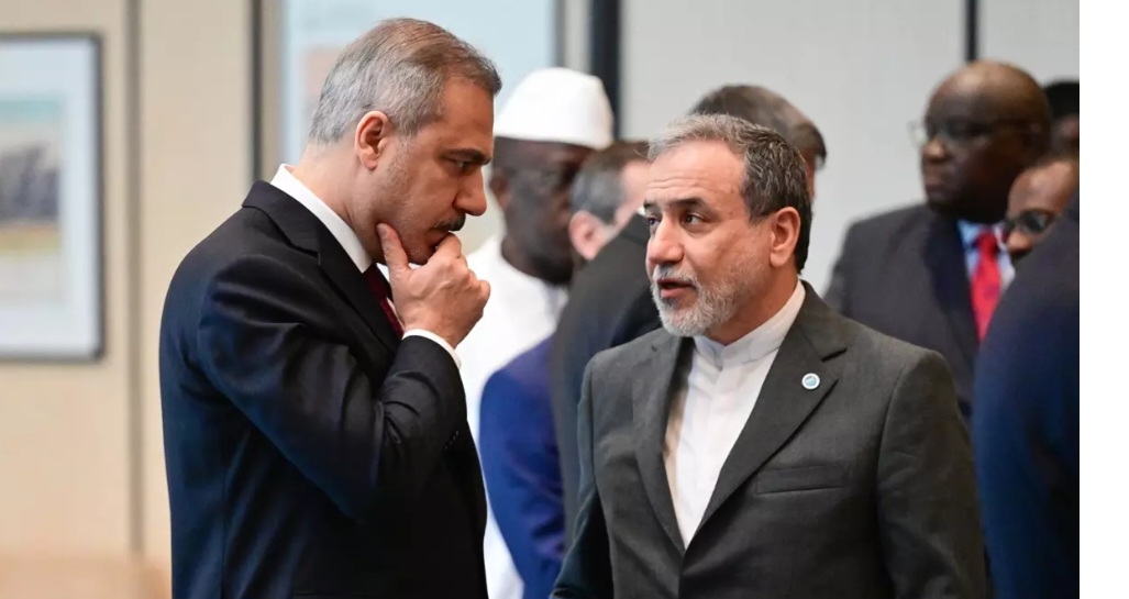 Fidan, İranın Xarici İşlər Naziri Abbas Arakçi ilə görüşüb.