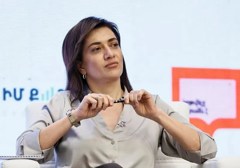 Erməni First Lady-nin Antalyadakı istirahəti ölkəni qarışdırdı